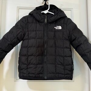 The North Face Toddler reversible ThermoBall Hooded Jacket